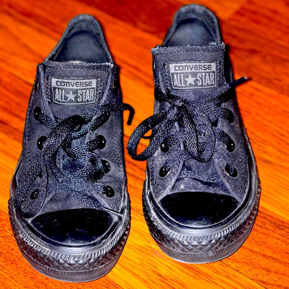 Black on black Men’s size 4 and women’s size 6 converses